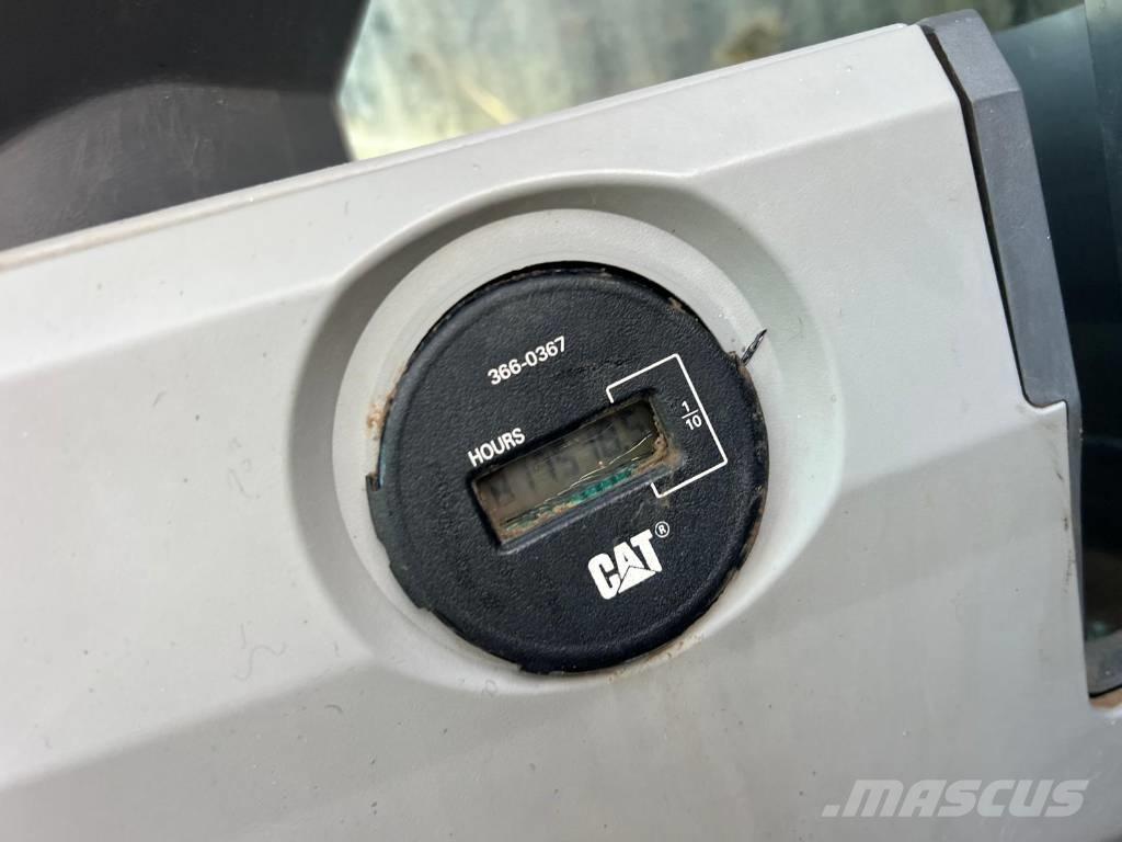 CAT 390 F L Lánctalpas kotrók