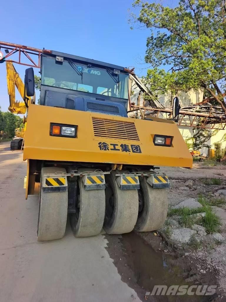 XCMG XP 263 Pneumatikus kerekes hengerek