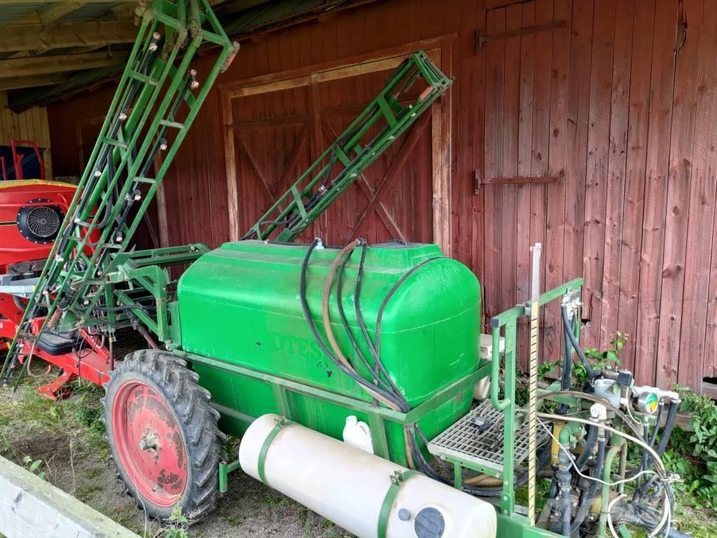 Moteska M2500 Vontatott trágyaszórók