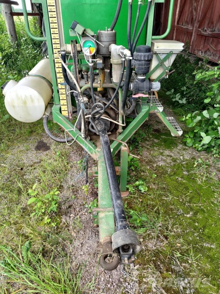 Moteska M2500 Vontatott trágyaszórók