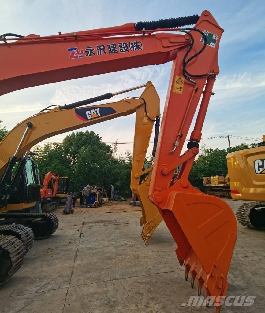 Hitachi ZX 200 Lánctalpas kotrók