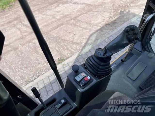 CAT M 315 D Gumikerekes kotrók