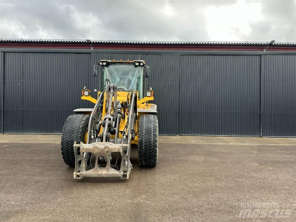 Volvo L 90 F Gumikerekes homlokrakodók