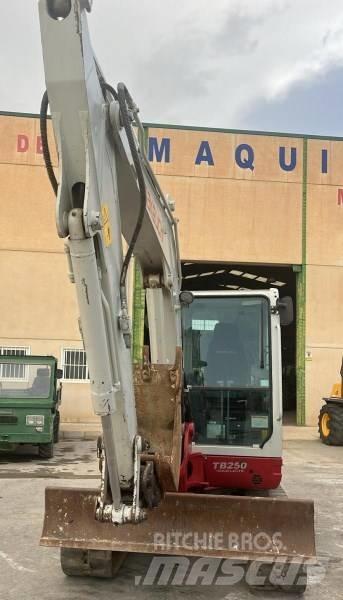 Takeuchi TB 250 Mini kotrók < 7t