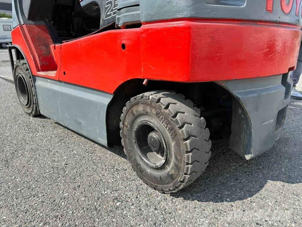 Toyota 7 FB 25 Elektromos targoncák