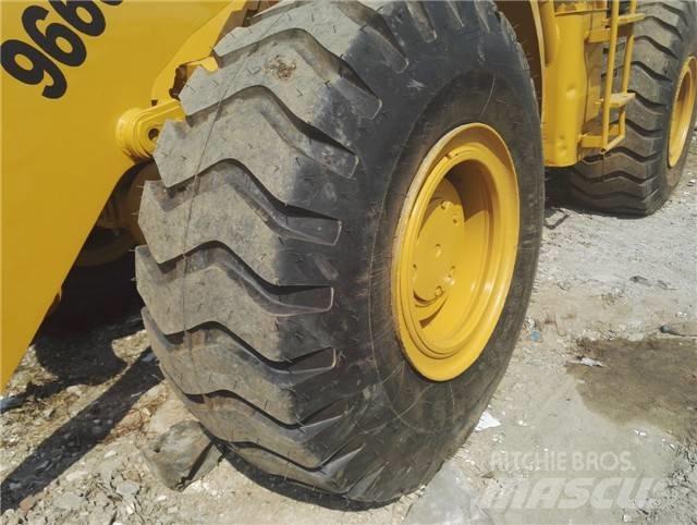 CAT 966 G Gumikerekes homlokrakodók