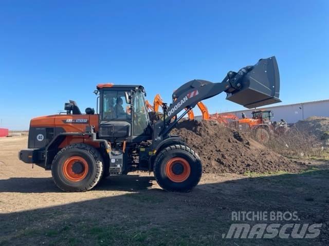 Doosan DL 200 Gumikerekes homlokrakodók