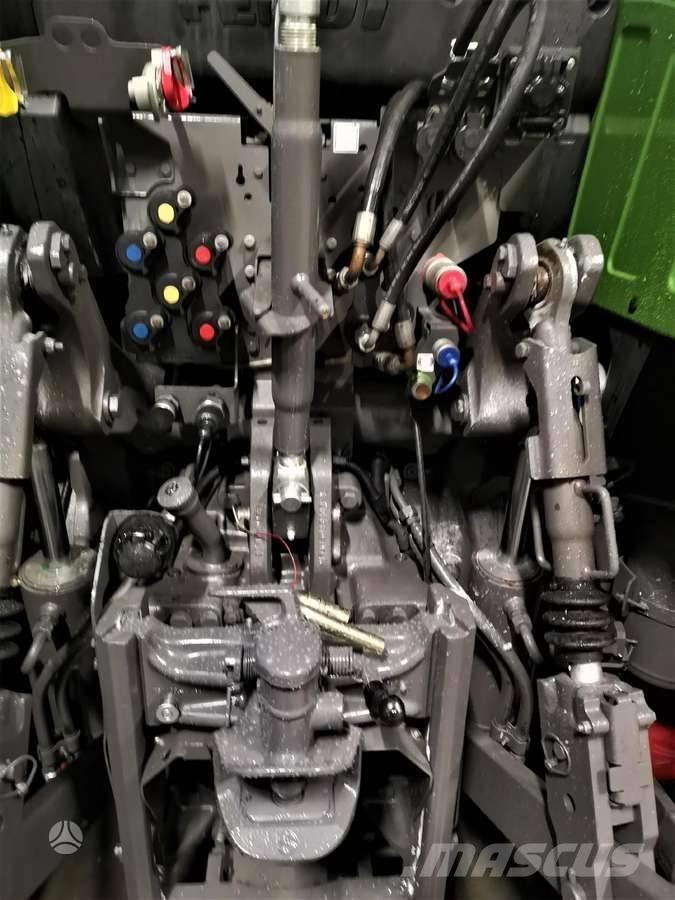Fendt 718 Vario Traktorok