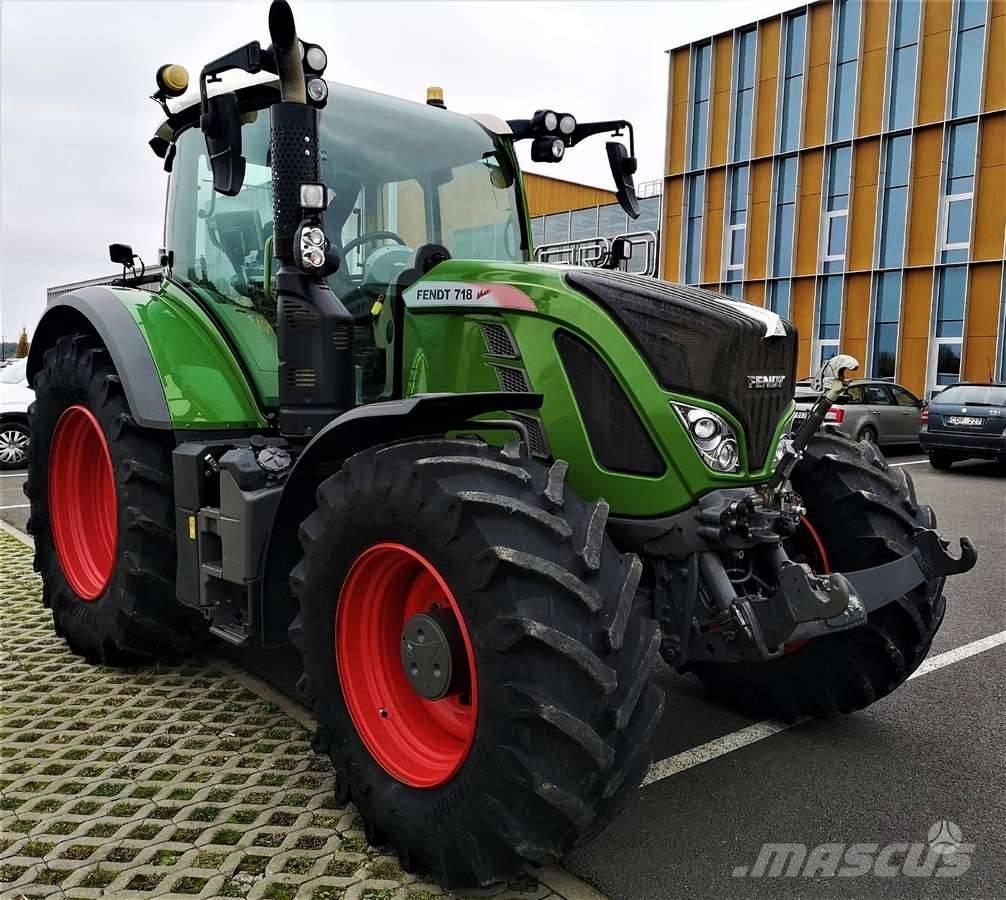 Fendt 718 Vario Traktorok