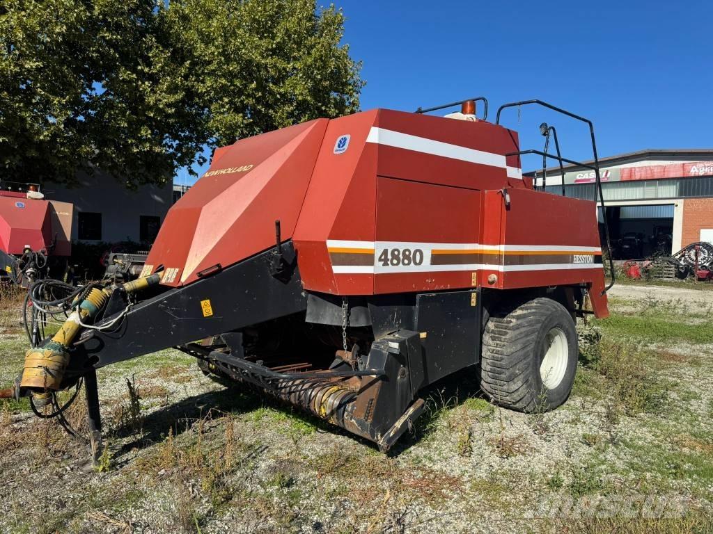 Hesston 4880 Szögletes bálázók