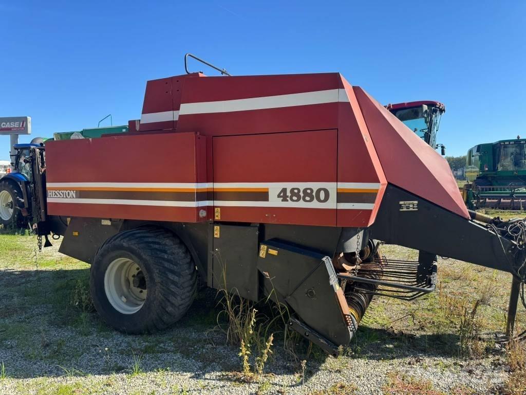 Hesston 4880 Szögletes bálázók