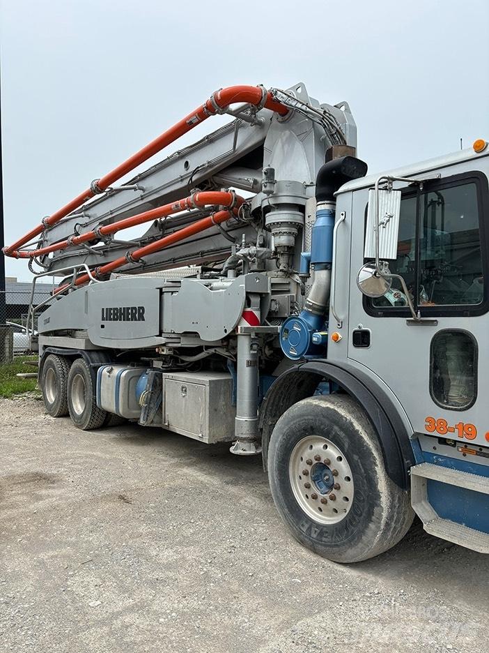 Liebherr 37Z4XXT Betonpumpák