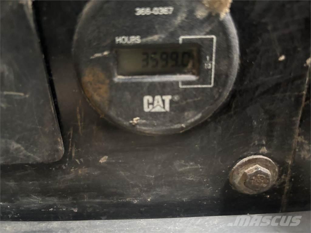 CAT 308E2CR Gumikerekes kotrók
