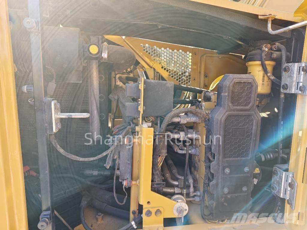 CAT 307,5 Közepes (midi) kotrók 7 t - 12 t