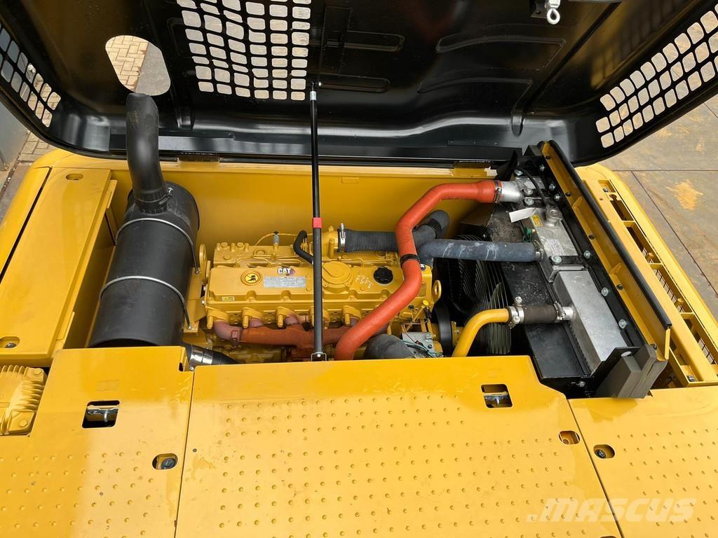 CAT 323D3 Lánctalpas kotrók