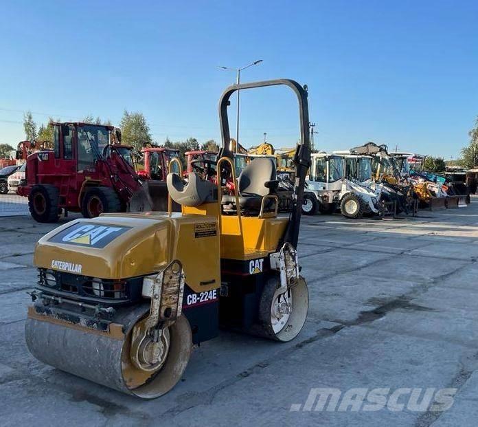 CAT CB 224 E Ikerdobos hengerek