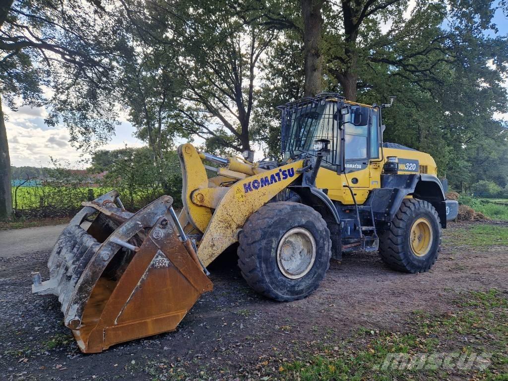 Komatsu WA 320-8 Gumikerekes homlokrakodók