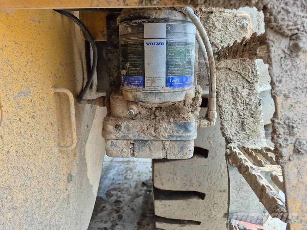 Volvo L 120 H Gumikerekes homlokrakodók