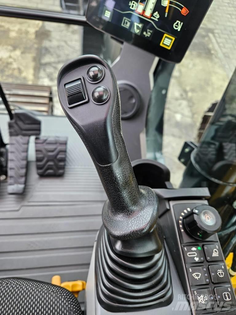 CAT 320 Lánctalpas kotrók