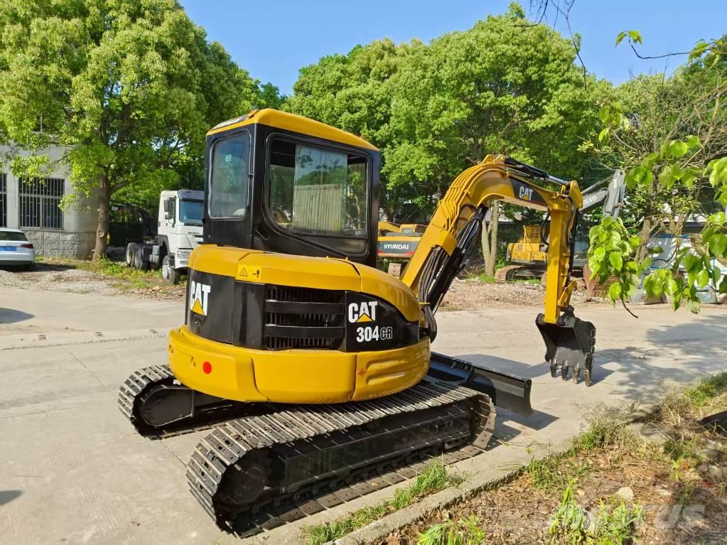 CAT 304 CR Mini kotrók < 7t