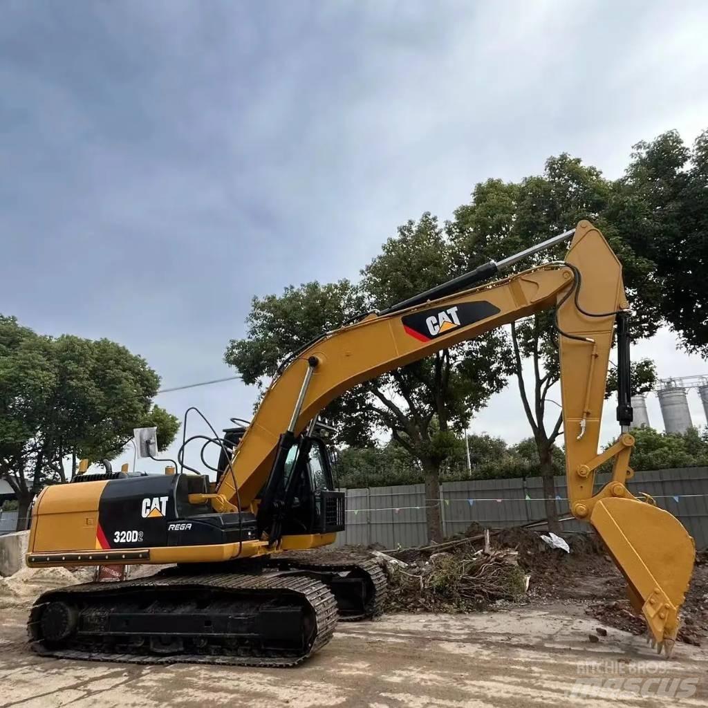 CAT 320 D2 Lánctalpas kotrók