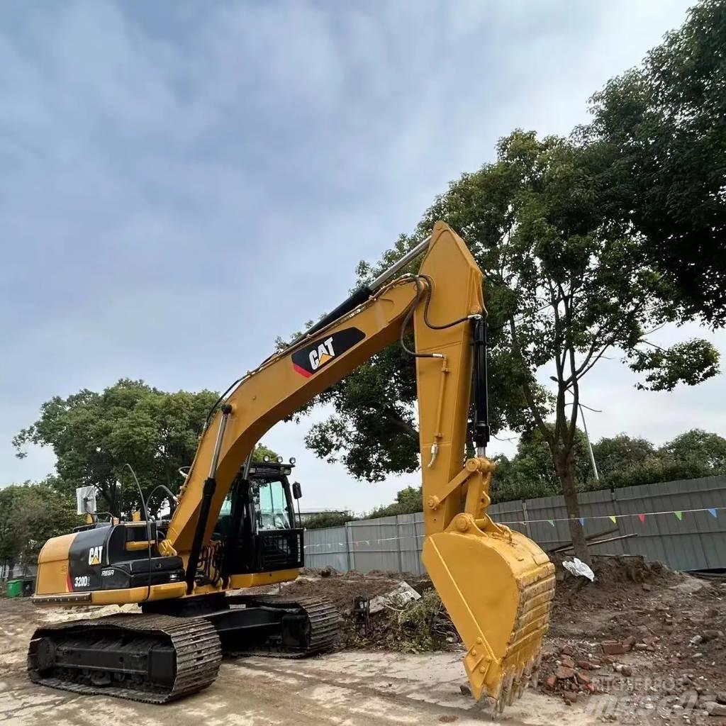 CAT 320 D2 Lánctalpas kotrók
