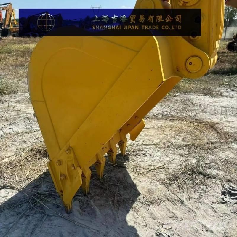 Komatsu PC 210 Lánctalpas kotrók