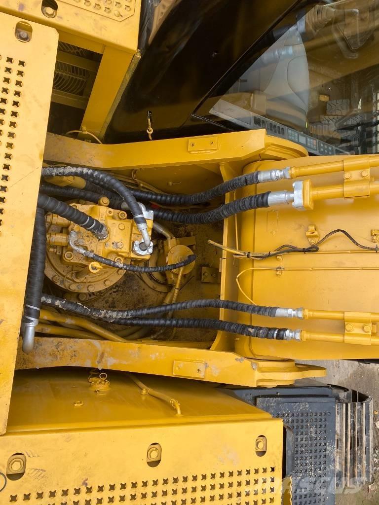 CAT 330 D Lánctalpas kotrók