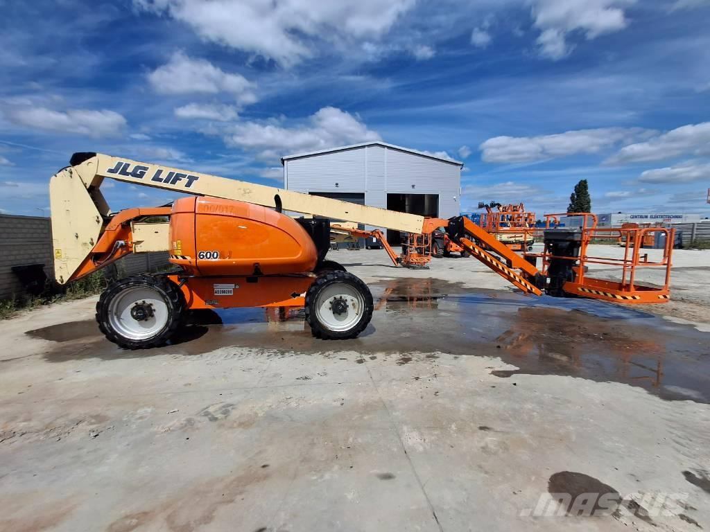 JLG 600AJ Karos emelők