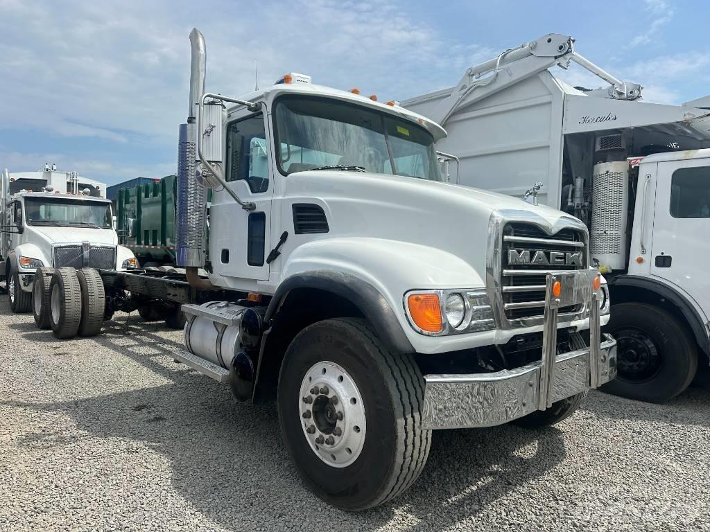Mack CV 713 Fülkés alváz