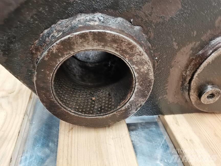 CAT TH 407 {Kiwak} Gémek és dipperek