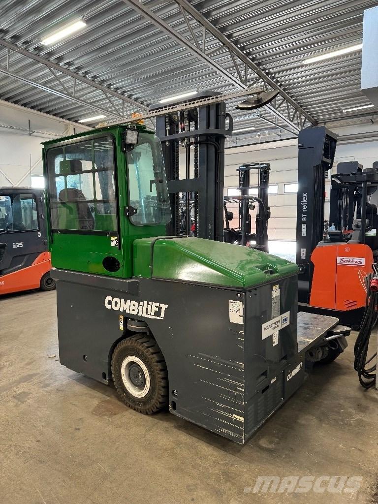 Combilift C4000ET Tolóoszlopos négyutas targonca