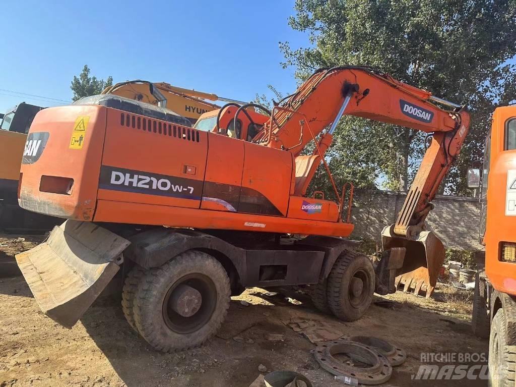 Doosan DH 210 W Gumikerekes kotrók