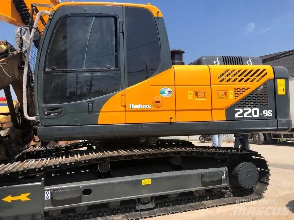 Hyundai R220-9s Lánctalpas kotrók