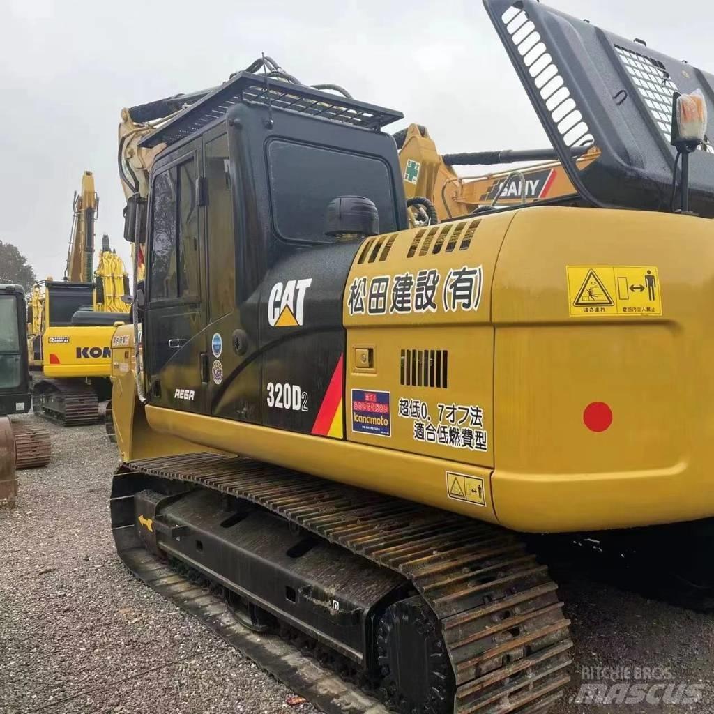 CAT 320 D2 Lánctalpas kotrók