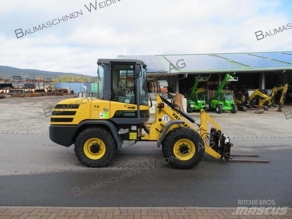 Yanmar V 80 Gumikerekes homlokrakodók