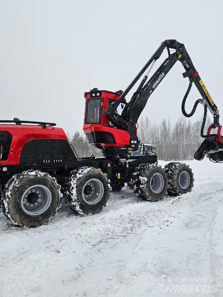 Komatsu 931 XC Betakarítók