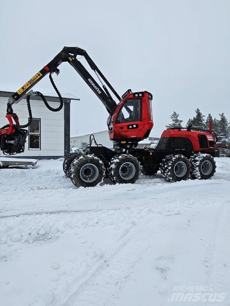 Komatsu 931 XC Betakarítók