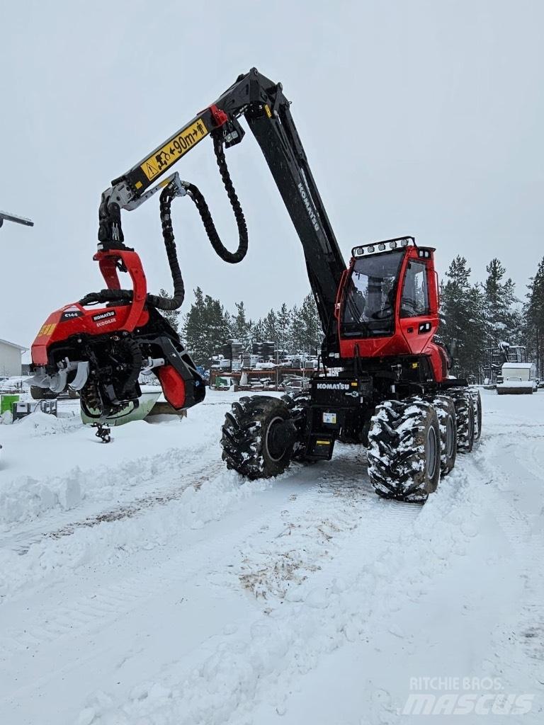 Komatsu 931 XC Betakarítók