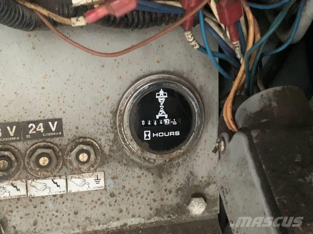 SkyJack SJ 8841 Ollós emelők