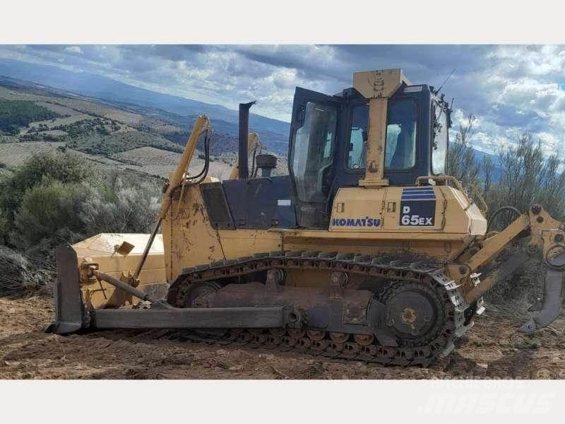 Komatsu D65EX-15 lánctalpas dózerek