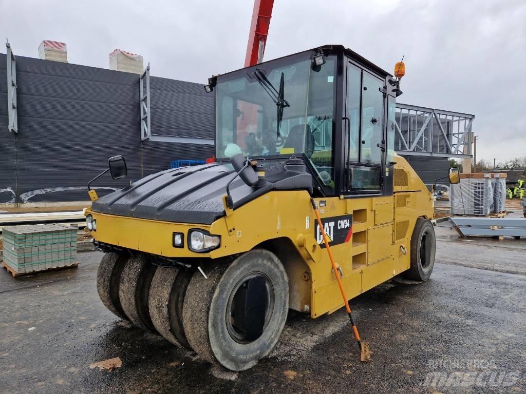 CAT CW34 Pneumatikus kerekes hengerek