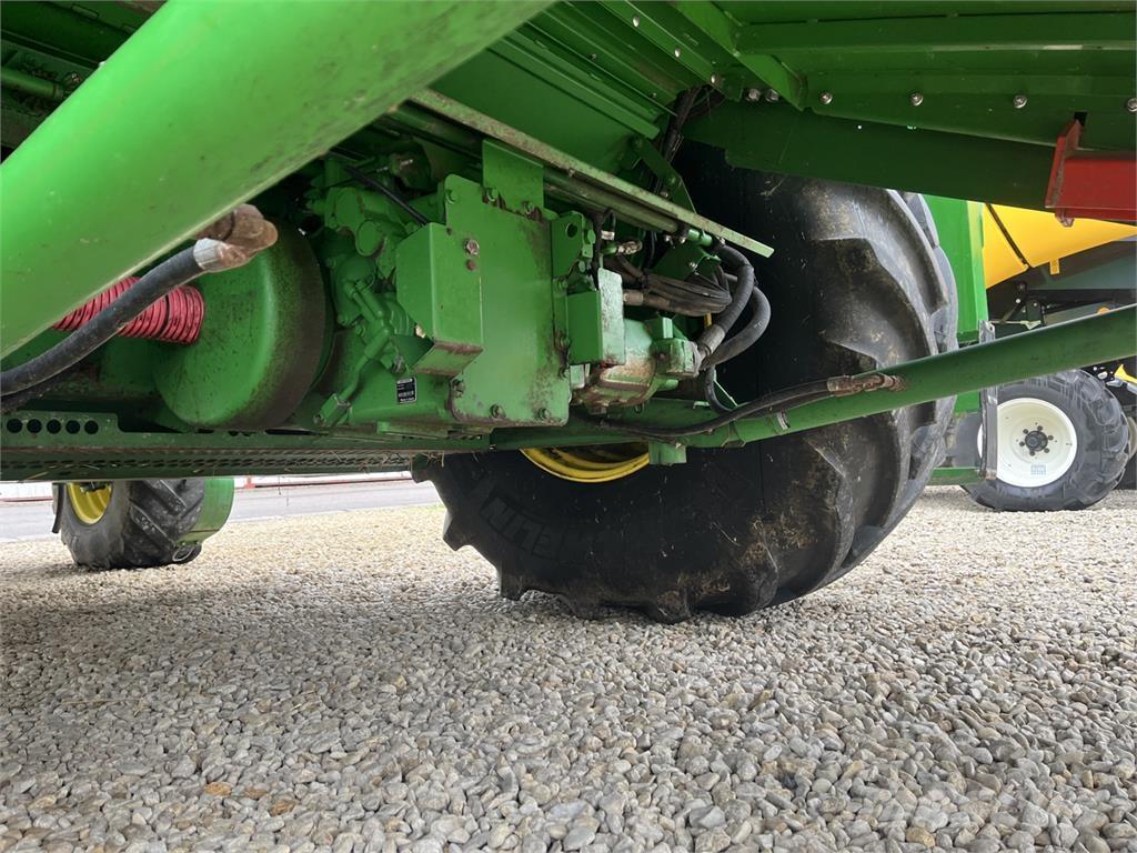 John Deere T670i Kombájnok