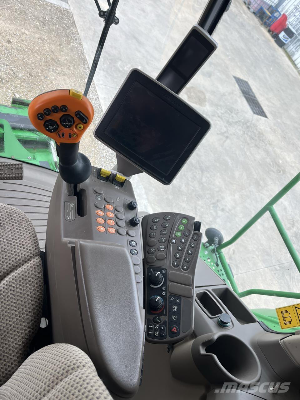 John Deere T670i Kombájnok