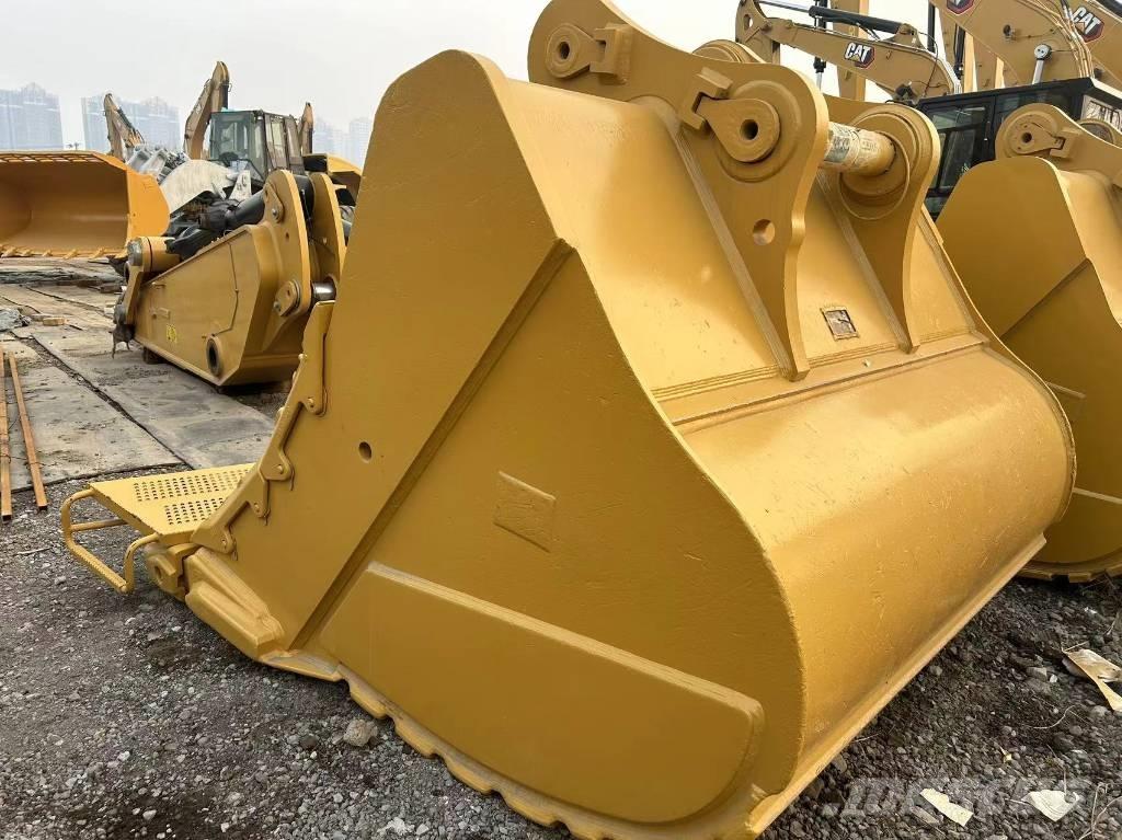 CAT 2020 CAT 390F Gumikerekes kotrók
