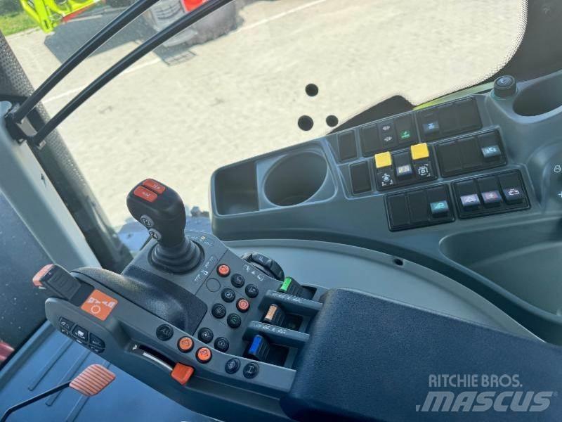 CLAAS AXION 810 Traktorok