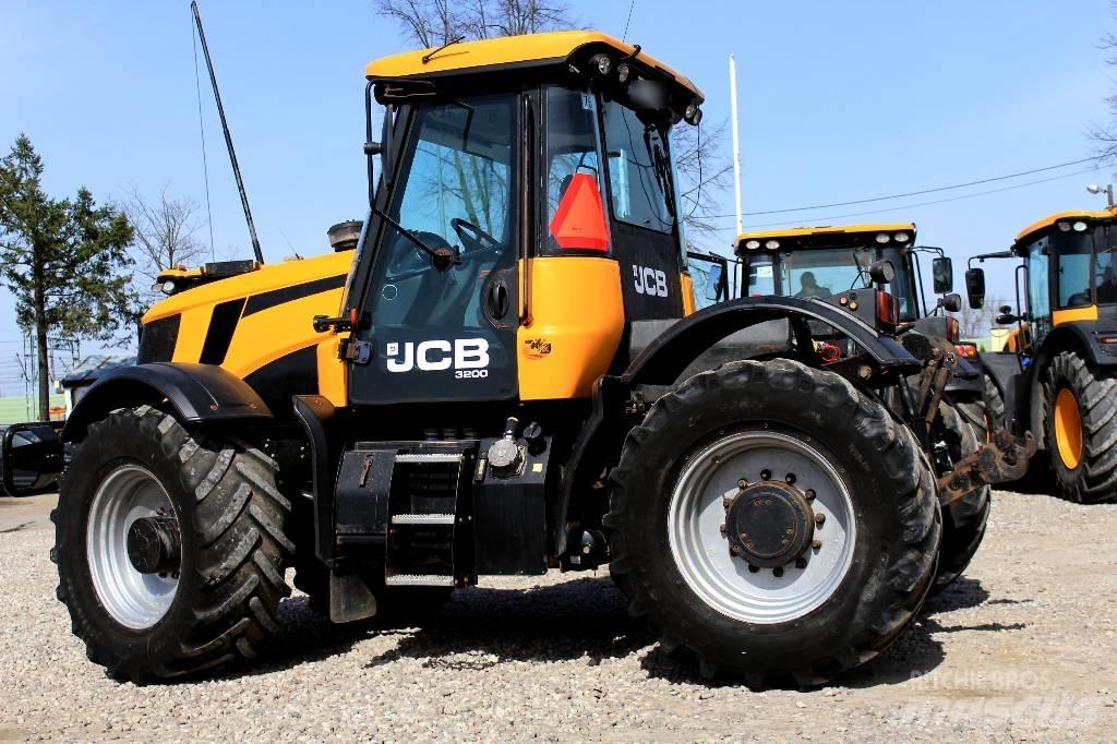 JCB Fastrac 3200 Traktorok