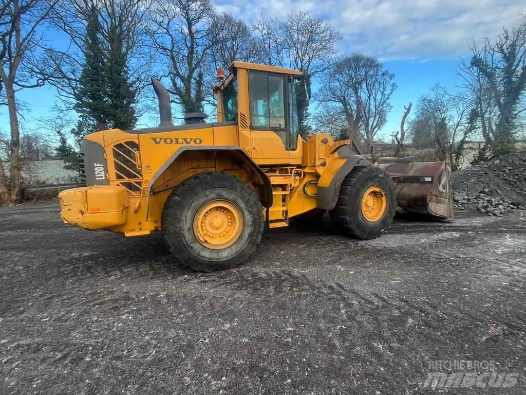 Volvo L 120 F Gumikerekes homlokrakodók