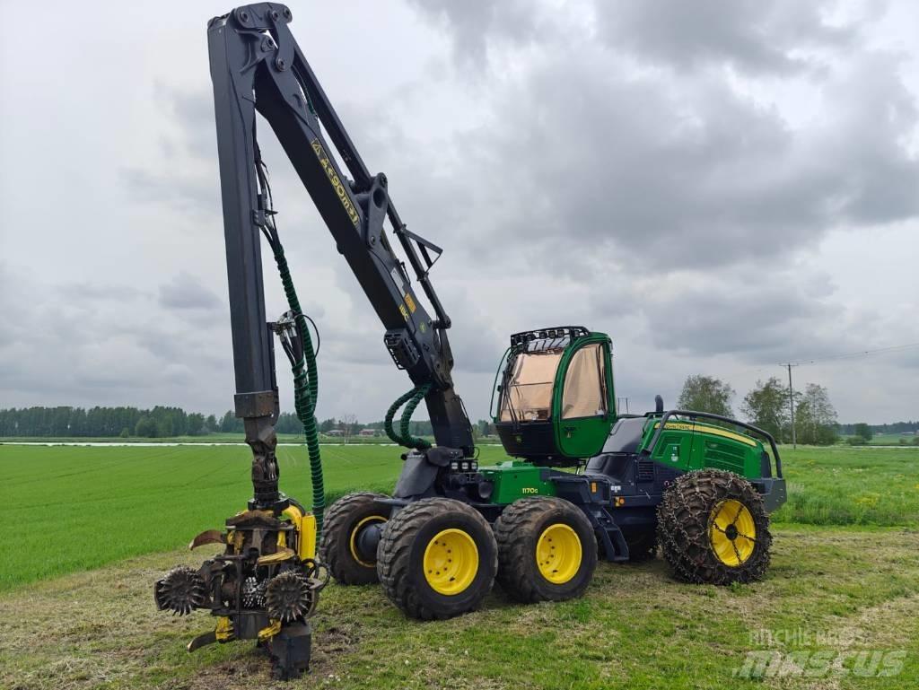 John Deere 1170 G Betakarítók