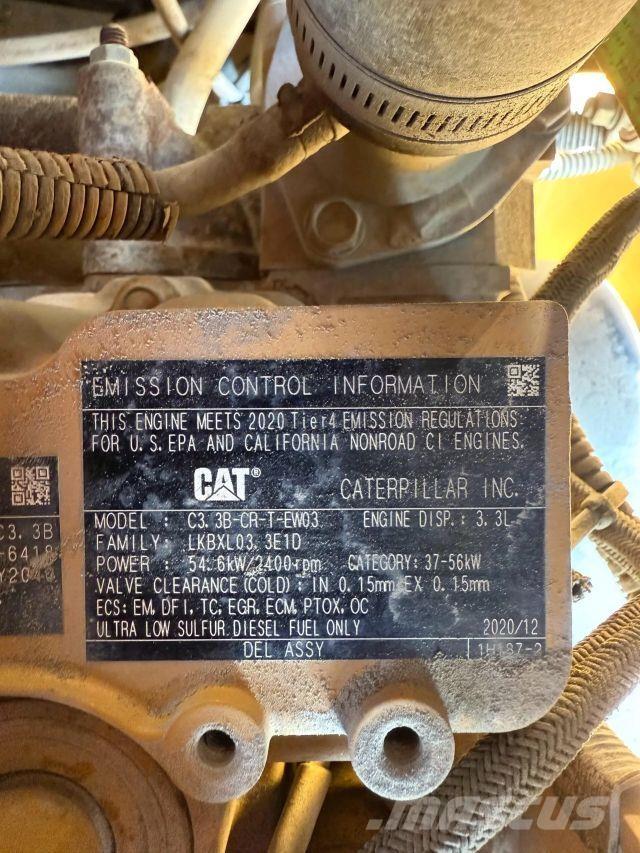 CAT 906M Gumikerekes homlokrakodók